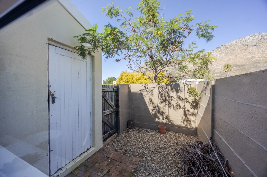 2 Bedroom Property for Sale in Lakeside Western Cape